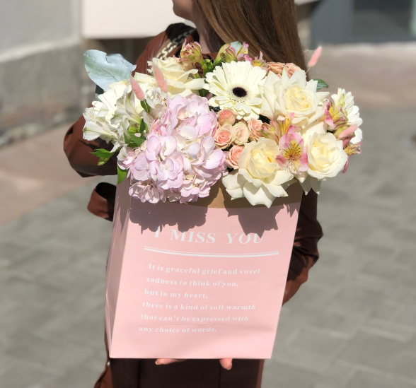 Цветы в пакете Нежность в руках