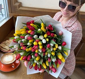 Купить тюльпаны в Екатеринбурге — Букет из 101 тюльпана микс