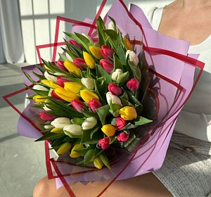 Купить тюльпаны в Екатеринбурге — Букет из 51 тюльпана микс 