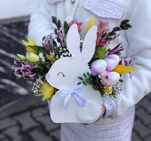 Букет из сухоцветов — Ящик с цветами "Пасхальный кролик белый"