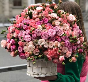 Свадебная флористика — Цветы в корзине Волны любви