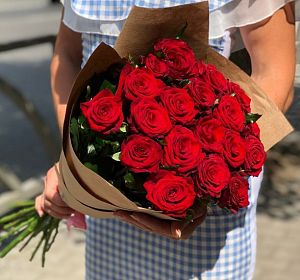 Букеты с красными розами — Букет Яркая любовь
