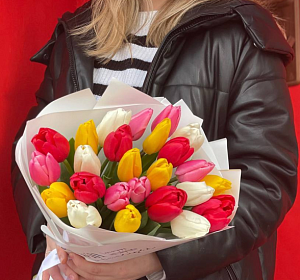 Купить тюльпаны в Екатеринбурге — Букет из 25 тюльпанов микс