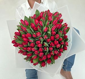 Купить тюльпаны в Екатеринбурге — Букет из 101 красного тюльпана
