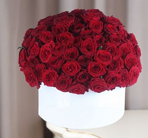 Букеты из 101 розы — Цветы в коробке Страстная любовь
