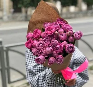 Букет из розовых цветов — Модная осень