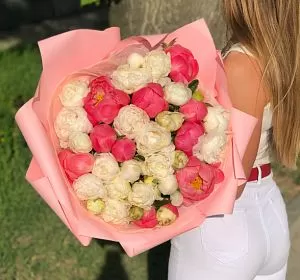 Букет из розовых цветов — Вальс пионов