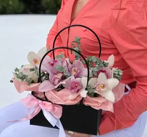 Композиции из цветов — Дикая орхидея