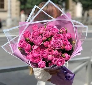 Букет из розовых цветов — 11 кустовых роз