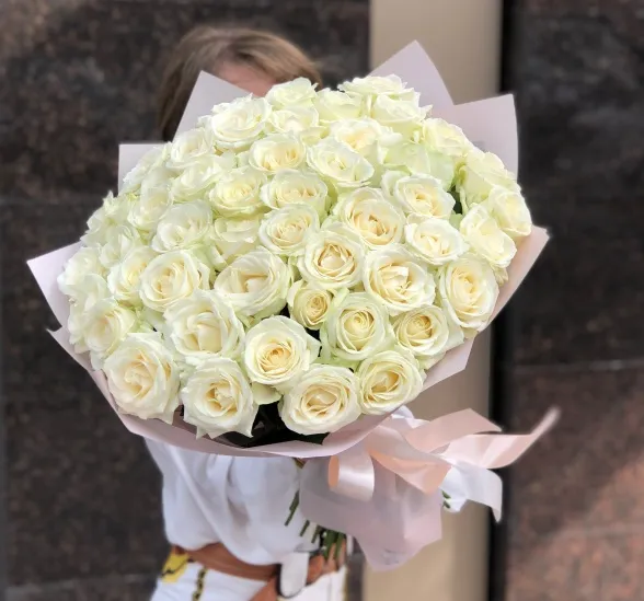Поздравление любимой женщины с днем рождения | 51 белая роза | Картинка №1