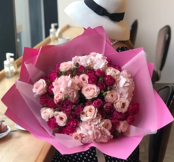 Букет цветов розовая симфония (Гидрангея Колумбия и Роза кустовая 50 см) | Картинка №1