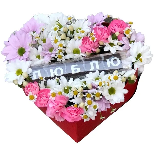 Коробка с цветами Главное слово в форме сердца | Хризантемы и шоколадные конфеты | Картинка №4
