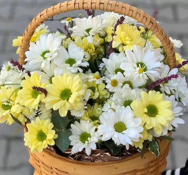 Букет цветов осеннее лукошко (Хризантема кустовая и Корзина для цветов (размер М)) | Картинка №2