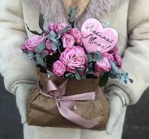 Букет из розовых цветов — Самой родной