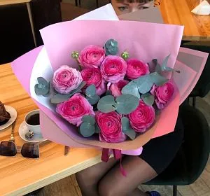 Букет из розовых цветов — Сладкая жизнь