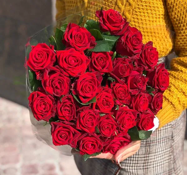 25 красных роз | Сюрприз любимой женщине | Доставка цветов в Екатеринбурге | Картинка №2