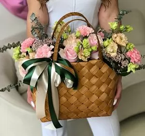 Композиции из цветов — Стильная сумочка