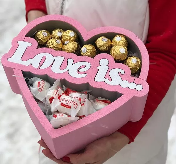 сердце конфетами сладкое признание (Пенобокс и Конфеты Raffaello (коробка)) | Картинка №2