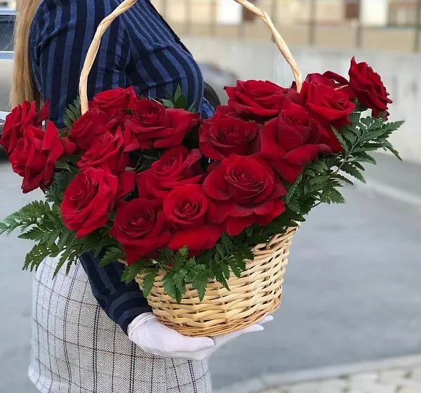 Корзина красных роз с доставкой, недорого | Для любого праздника | Картинка №3