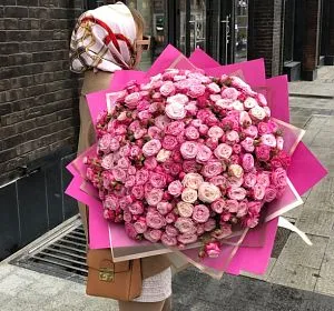 Букет из розовых цветов — Карнавал