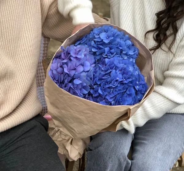 Букет цветов на вершине счастья (Гидрангея Голандия и Упаковка для цветов) | Картинка №3