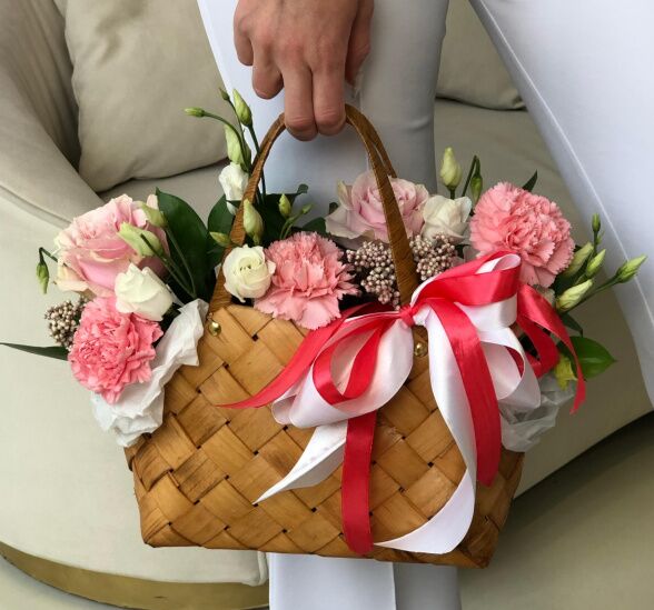 сумочка с цветами очаровательная кокетка (Диантус микс и Эустома) | Картинка №1