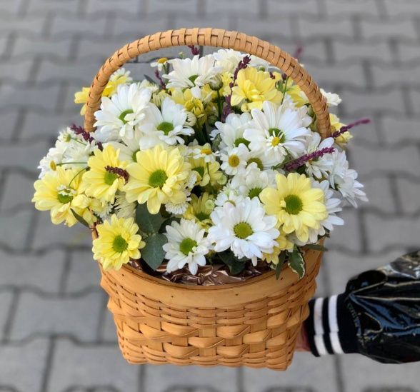 Букет цветов осеннее лукошко (Хризантема кустовая и Корзина для цветов (размер М)) | Картинка