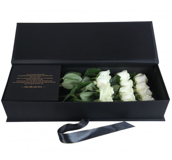 Цветы в коробке коробка-книжка с белыми розами картинка