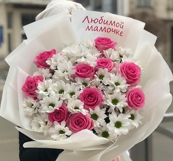Букет цветов для мамы (Роза Эквадор 40см микс и Хризантема кустовая) | Картинка