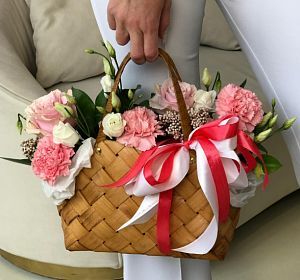 Красивые букеты цветов для мамы — Очаровательная кокетка