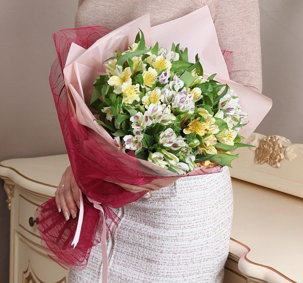Букет цветов 11 альстромерий (Альстромерия и Упаковка для цветов) | Картинка