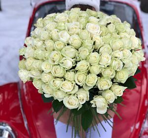 Букеты белых роз — 101 белая высокая роза