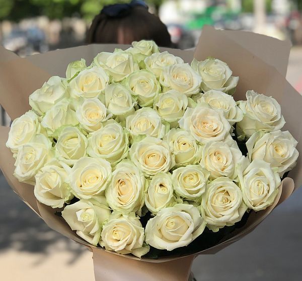 Купить букет из белых роз  — 35 шт | Заказать доставку в Екатеринбурге | Картинка №2