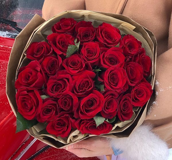 Букет цветов тонкий намек (Роза Эквадор 50 см сортовая и Упаковка для цветов) | Картинка №2
