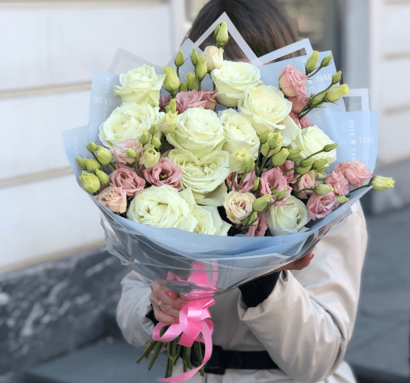 Букет цветов вкус весны (Роза Россия 50 см Аваланш и Эустома) | Картинка №1