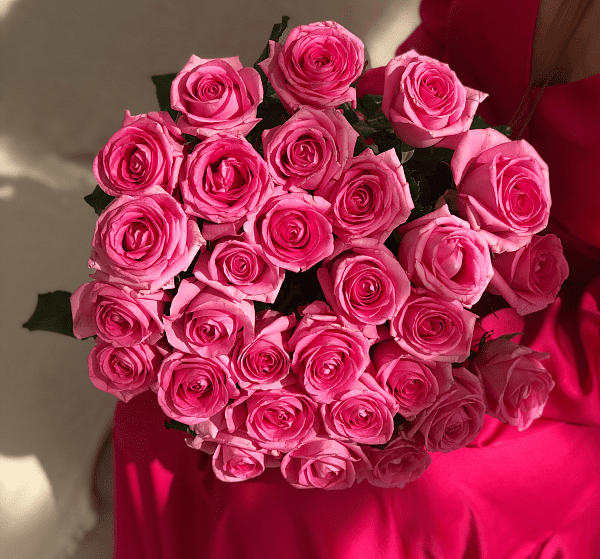 Букет цветов наслаждение (Роза Россия 50 см Цветная по Акции и Лента атласная) | Картинка №2