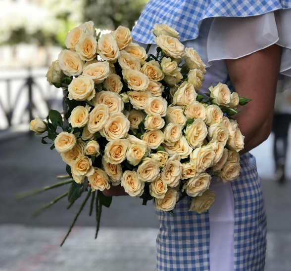 Букет цветов с любовью к тебе (Роза кустовая  60-70 см и Лента атласная) | Картинка №1