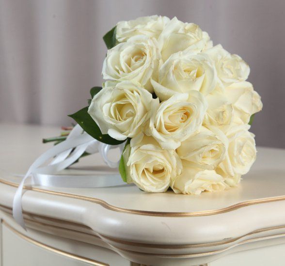 Букет цветов вечная любовь (Роза Эквадор 40см микс и Рускус) | Картинка №1