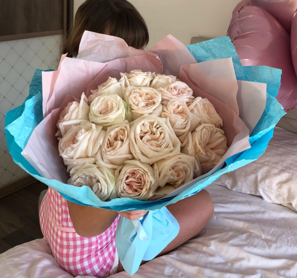 Букет цветов теплый вечер (Роза 50 см сортовая и Упаковка для цветов) | Картинка №1