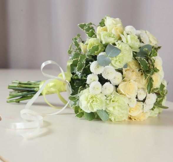 Что означает букет невесты из белых роз? 