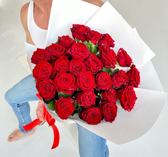 Букет из 25 высоких красных роз