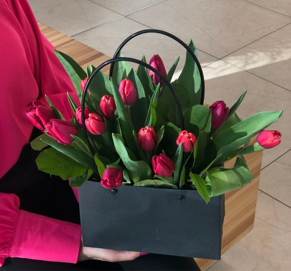 19 тюльпанов в сумочке