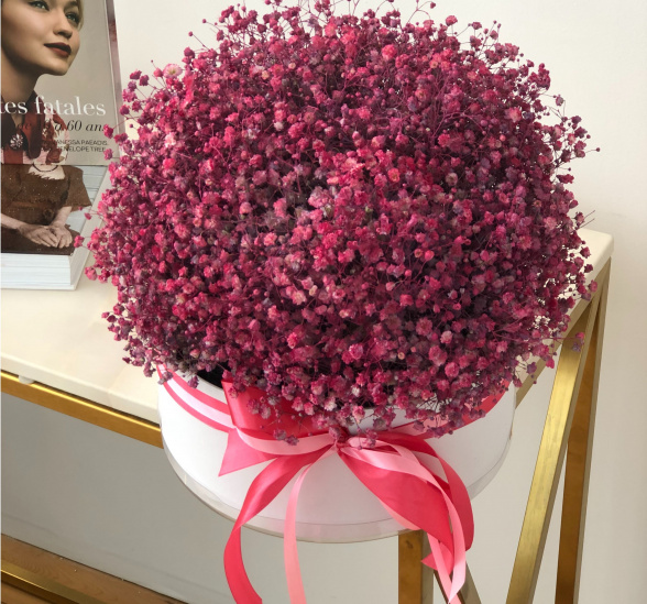 Цветы в коробке розовая перина картинка №1