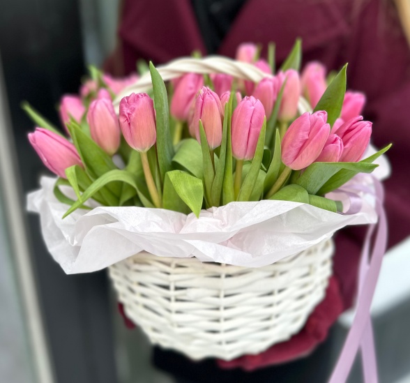 Цветы в корзине Подарок амура
