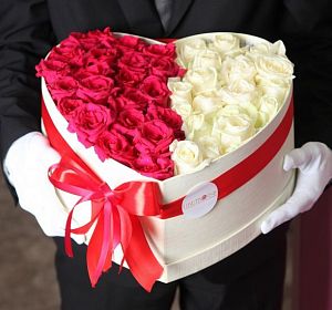 Букеты белых роз — Искренняя любовь