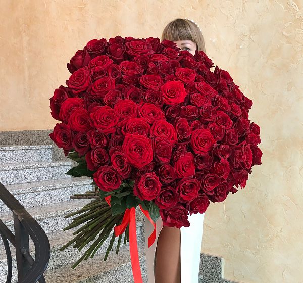 Букет цветов 101 метровая роза (Роза Эквадор 100 см и Лента атласная) | Картинка №7