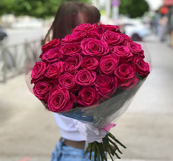 Букет цветов пурпурная охапка роз (Роза Россия 50 см Цветная по Акции и ) | Картинка №2
