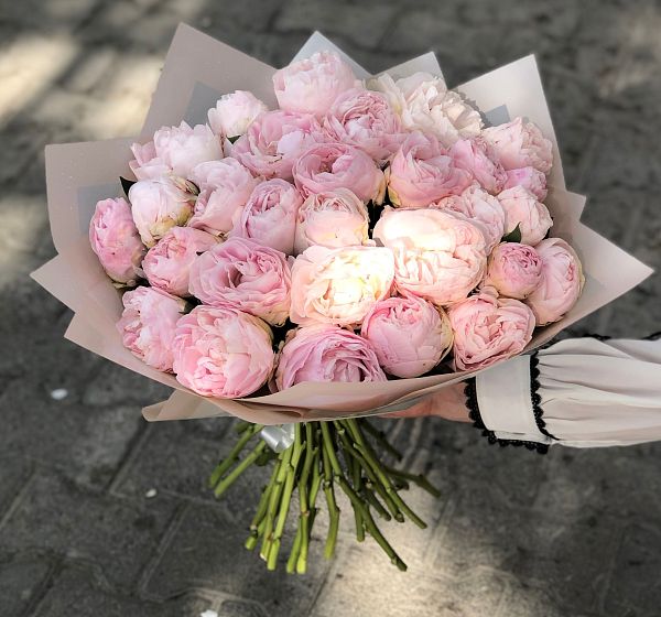Букет цветов брависсимо (Пион  Махровый и Упаковка для цветов) | Картинка №4