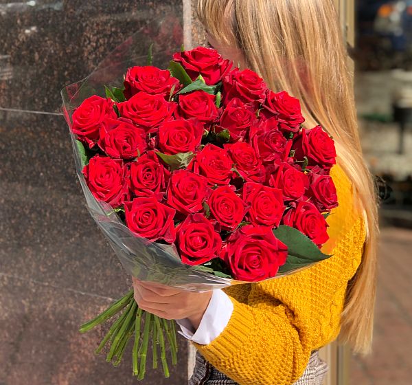 25 красных роз | Сюрприз любимой женщине | Доставка цветов в Екатеринбурге | Картинка №3