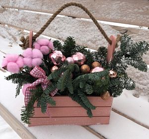 Новогодние букеты и композиции на стол из веток нобилиса — Цветы в ящике Цвета зимы
